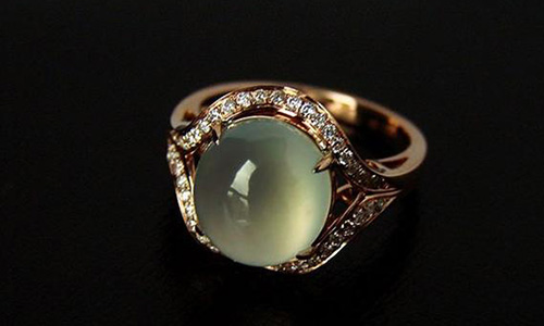 Jade ring for daily commute styled with rose gold and diamond accents