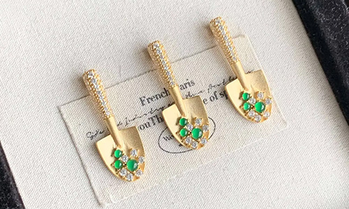 jade necklace modern style